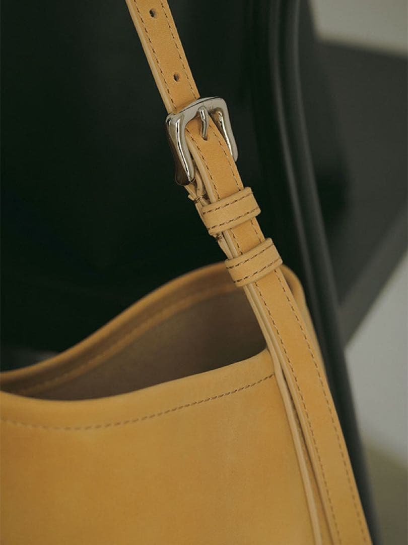 ETRE TOKYO 新作 完売 ナローショルダーランドスケープレザーバッグ