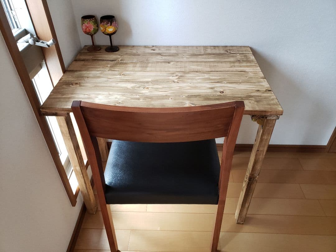 みーこさん　固定足アンティークテーブル　ウォールナット