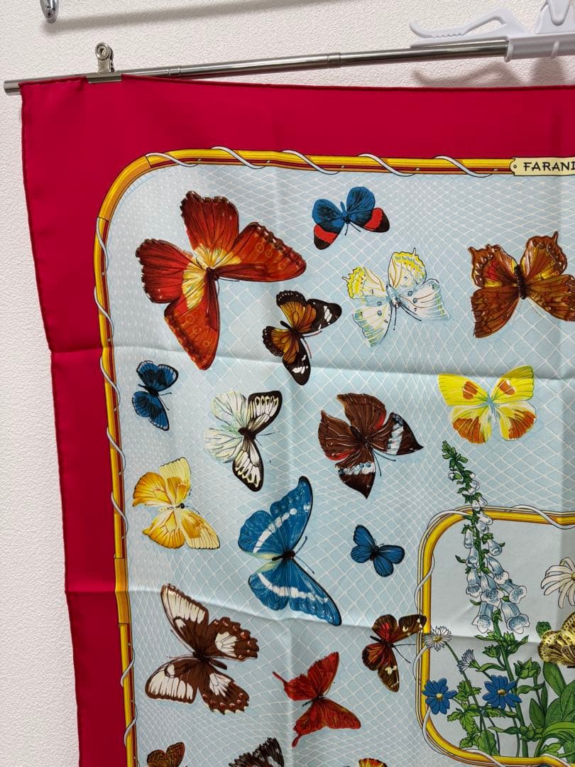 エルメス スカーフ カレ90 プロヴァンス地方の踊り蝶々 FARANDOLE