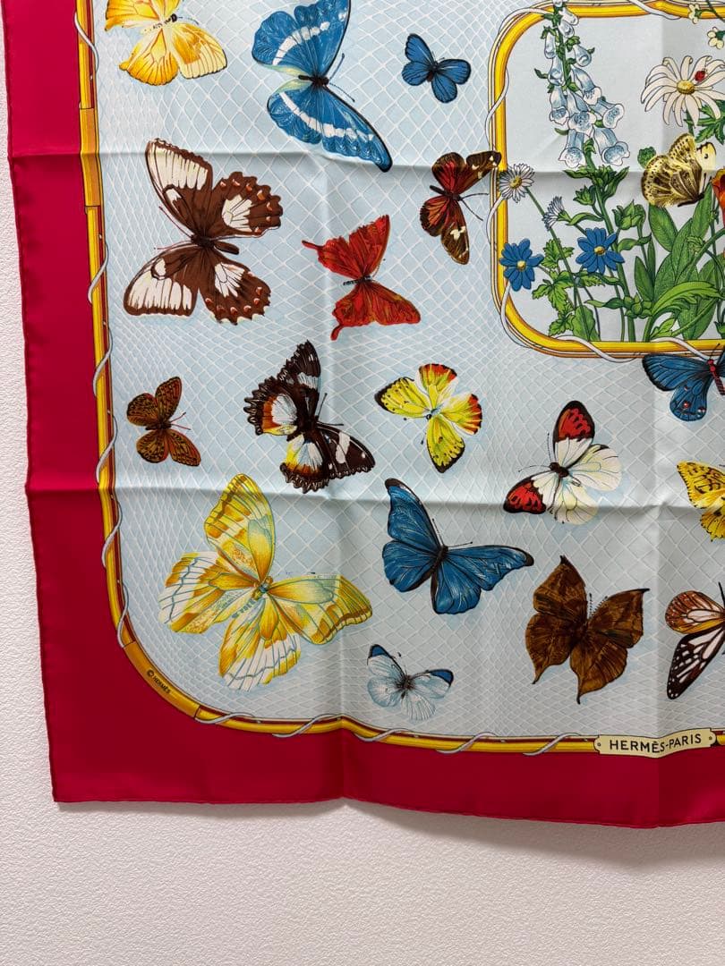 エルメス スカーフ カレ90 プロヴァンス地方の踊り蝶々 FARANDOLE