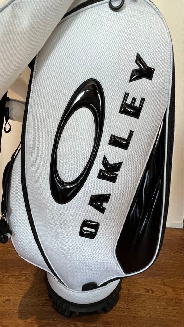 美品　OAKLEY ゴルフバッグ・キャディバッグ ホワイト
