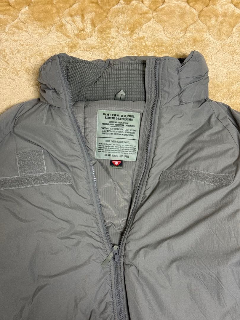 フリークスストア レベル7 プリマロフト ジャケット セージグリーン M