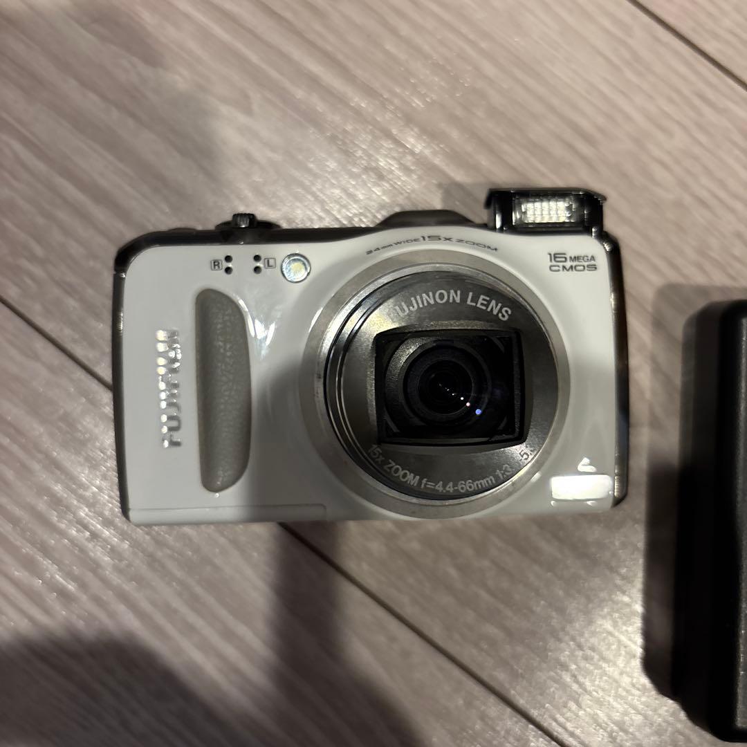 ★実用品★ フジフィルム FUJIFILM FINEPIX F550EXR