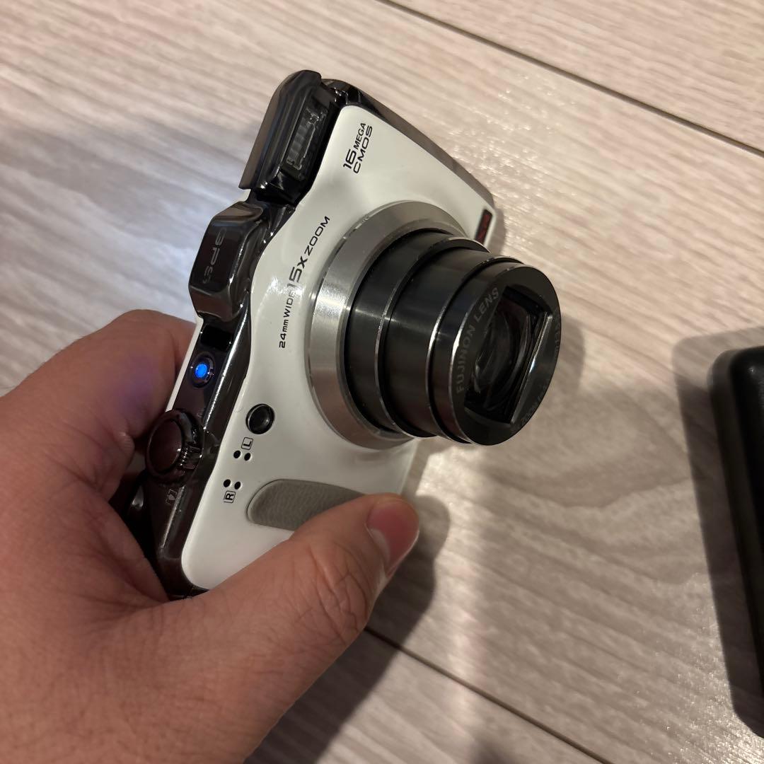 ★実用品★ フジフィルム FUJIFILM FINEPIX F550EXR