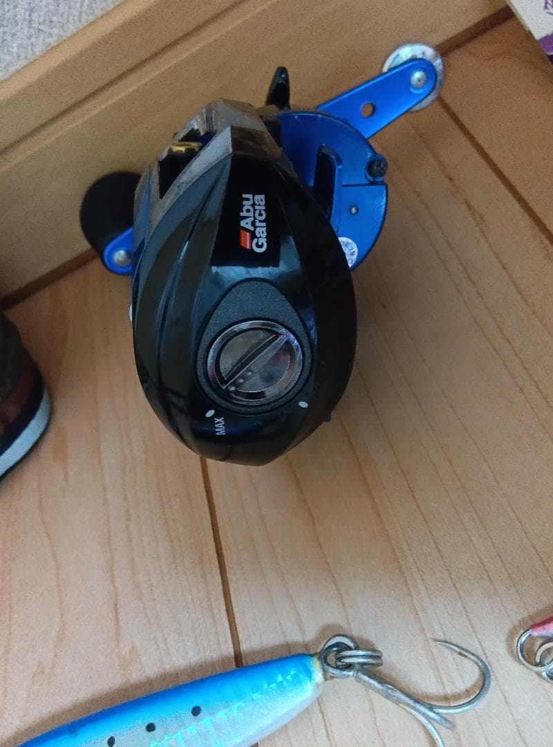 海釣りルアー60個＆リールセット！さらにエビング仕掛けなどおまけ多数付き！