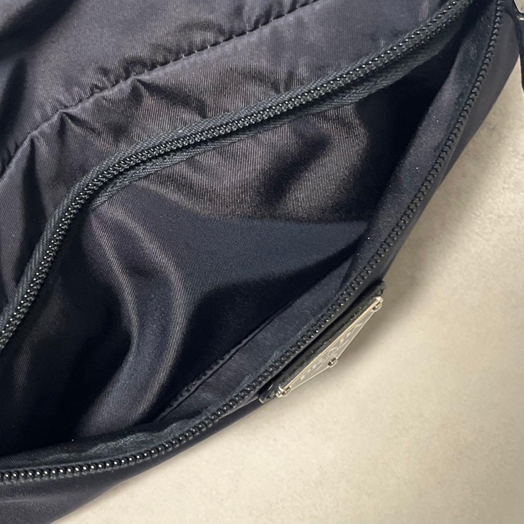 【極美品✨】PRADA トラベルポーチ クラッチバッグ ギャラ付属　ネイビー