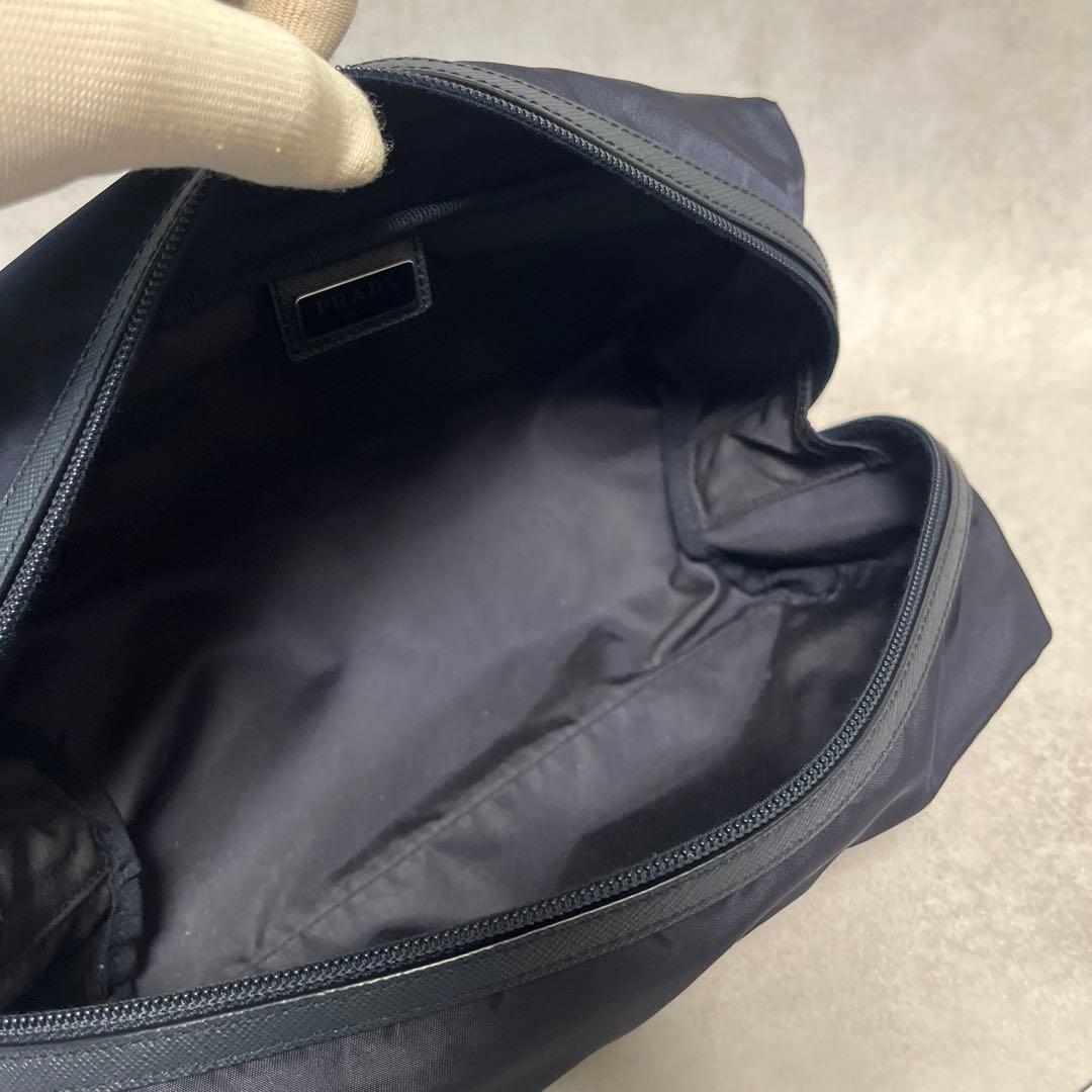 【極美品✨】PRADA トラベルポーチ クラッチバッグ ギャラ付属　ネイビー