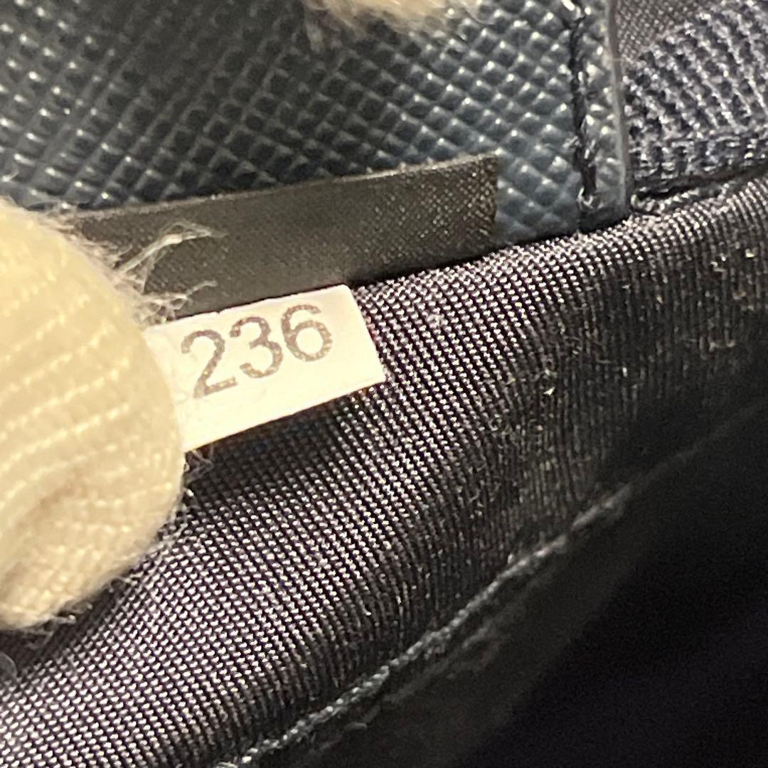 【極美品✨】PRADA トラベルポーチ クラッチバッグ ギャラ付属　ネイビー