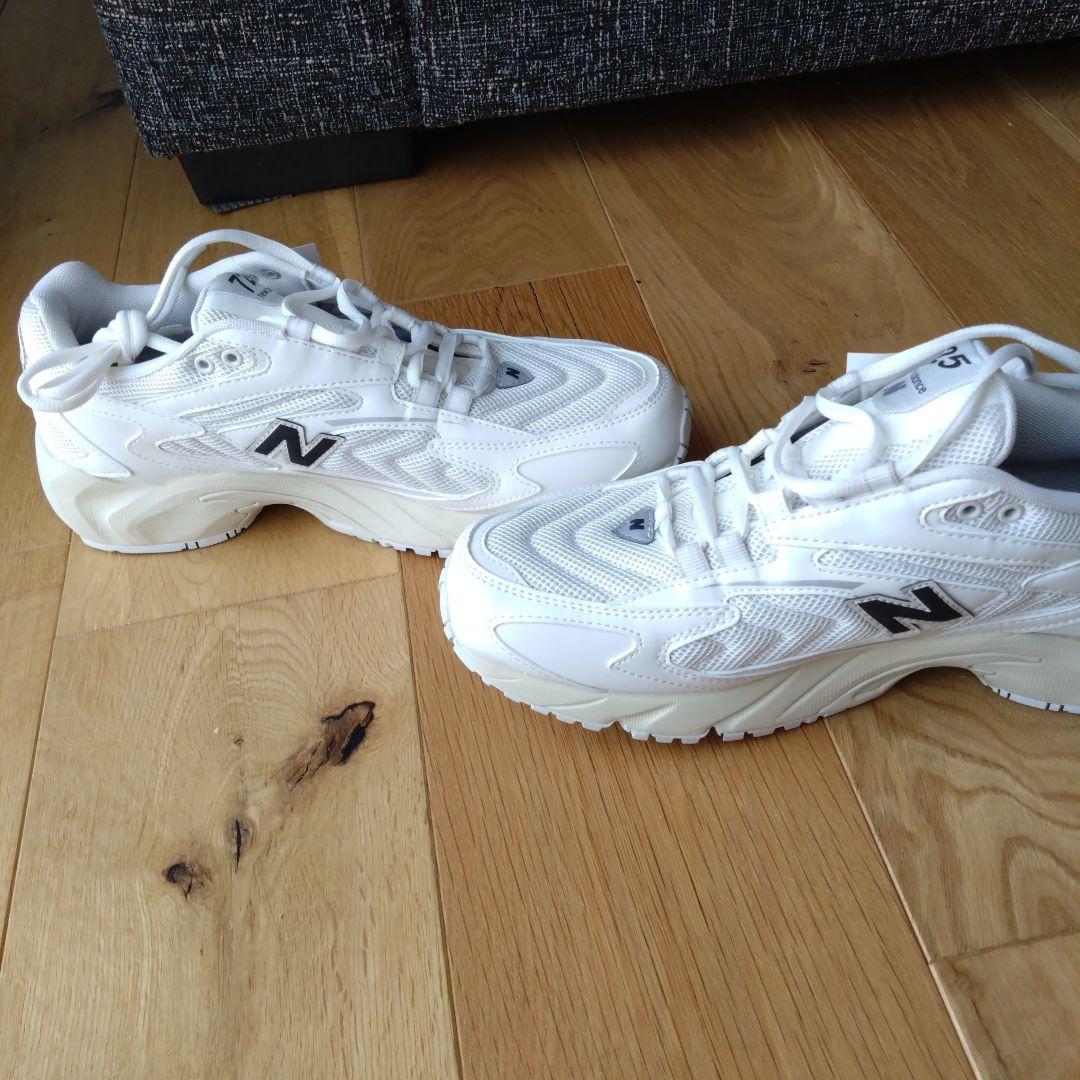 ヒューマンガスニューバランス725 ホワイト　27.5