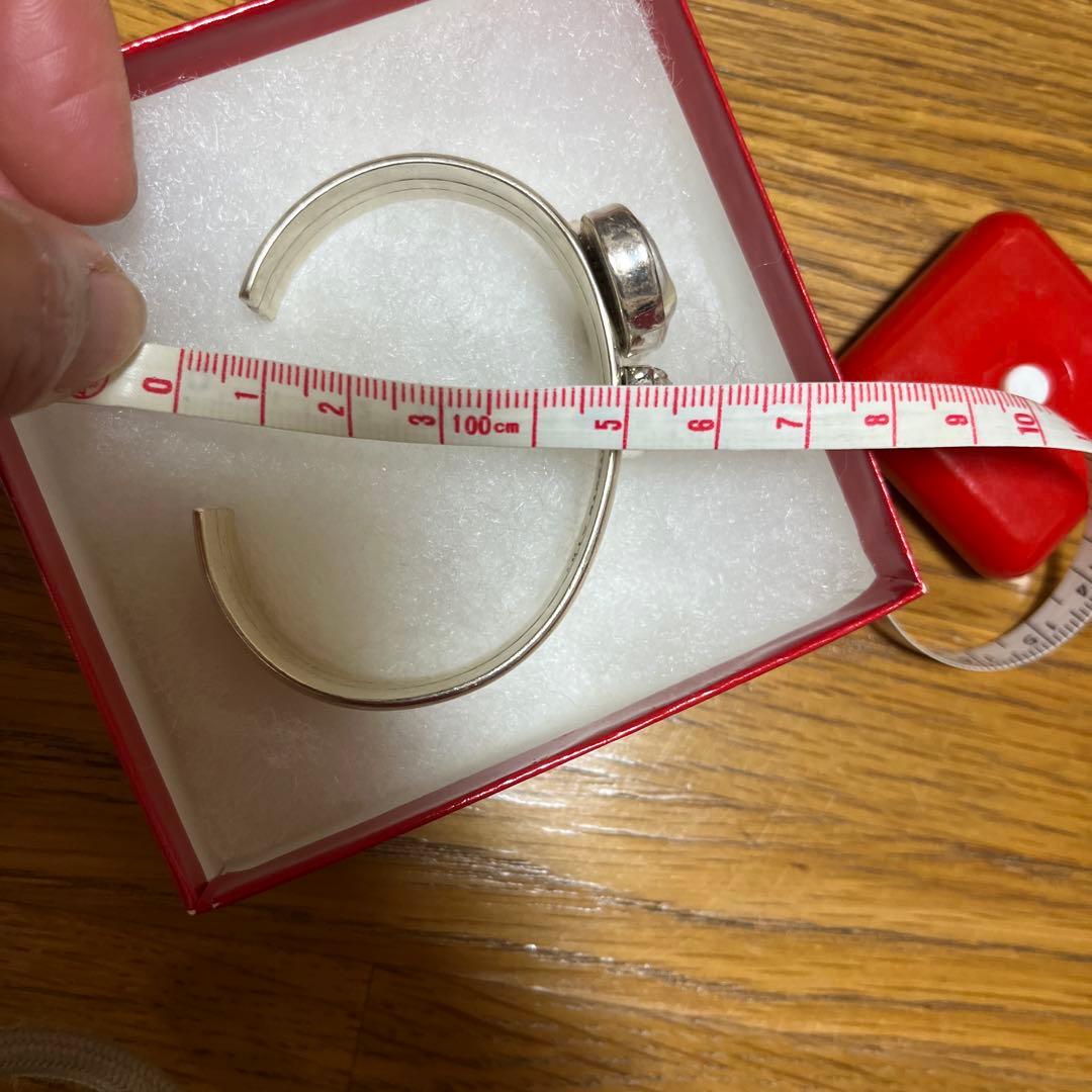 【新品未使用】LILLY BARRACK シルバー　バングル　ブレスレット　石