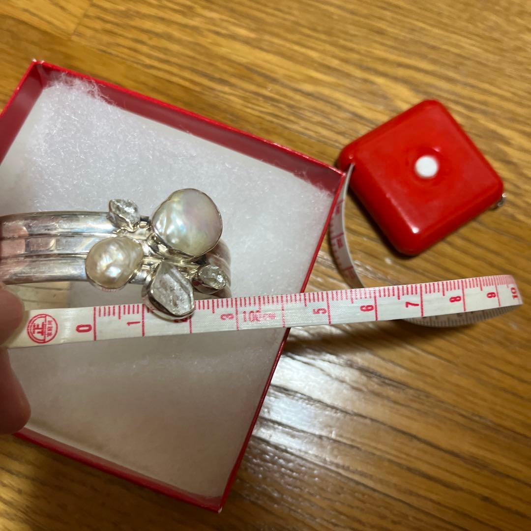 【新品未使用】LILLY BARRACK シルバー　バングル　ブレスレット　石