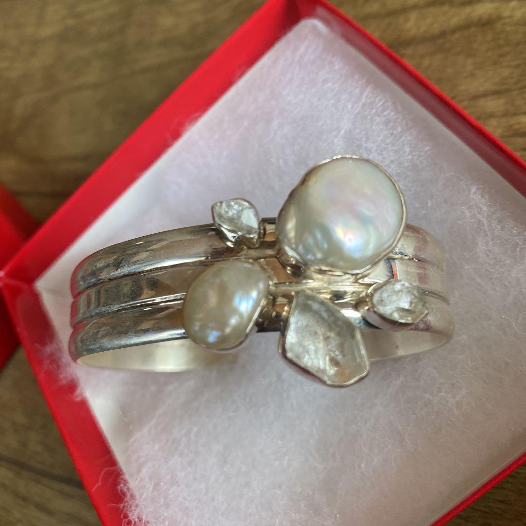 【新品未使用】LILLY BARRACK シルバー　バングル　ブレスレット　石