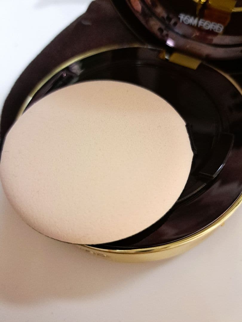 トムフォードトレースタッチクッションファンデーション&替えパフ付き　リネン