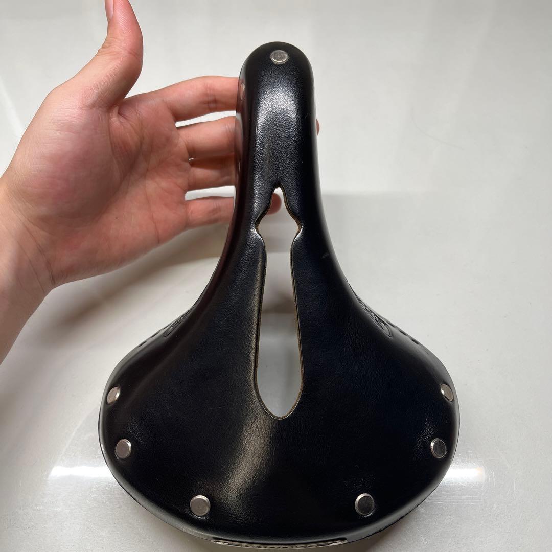 Brooks B17 Short Carved ブラック