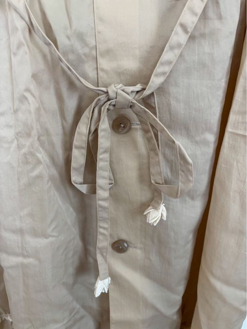 週末セール❗️【新品】アミティエ　さえら　ベージュ　レース割烹着　エプロンドレス