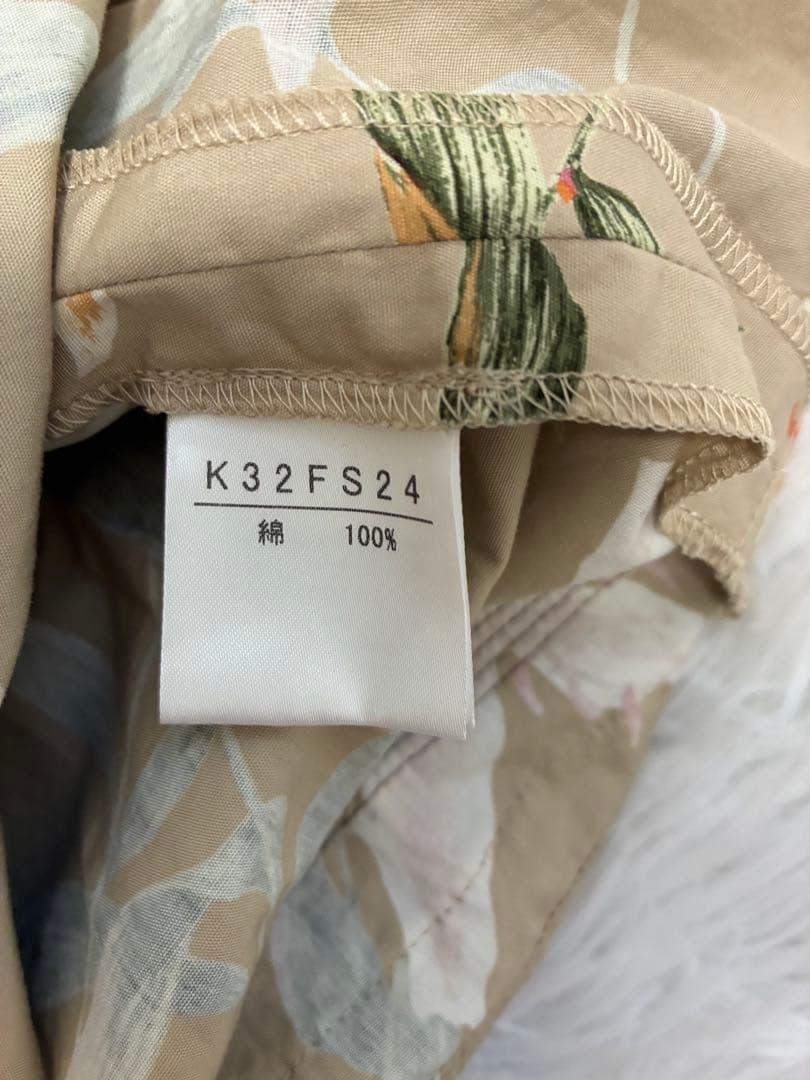 極美品✨KANEKOISAOフラワープリント フレアスカート ベージュユリ