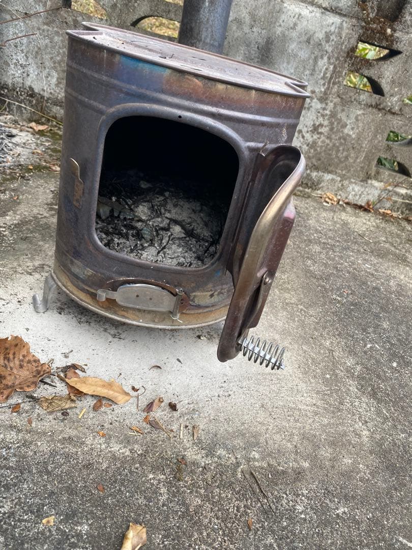 引き取り限定　薪ストーブ 煙突付き 金属製