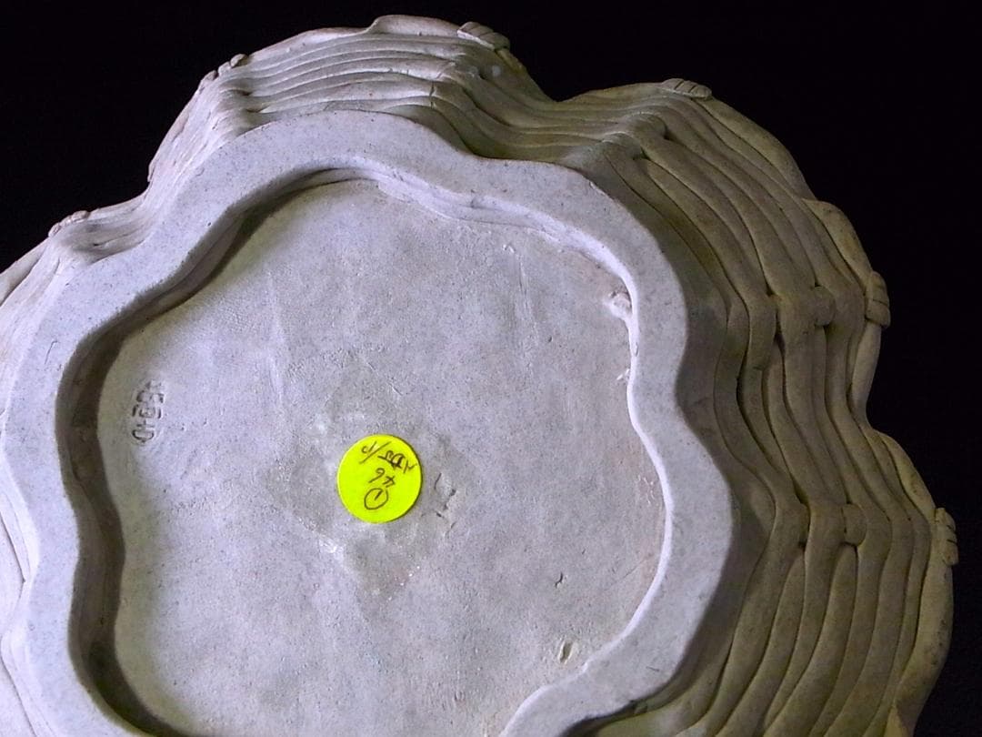 E919 】 素晴らしき超名品 明治期萬古焼上手作品 陽刻番の鶴文飾り