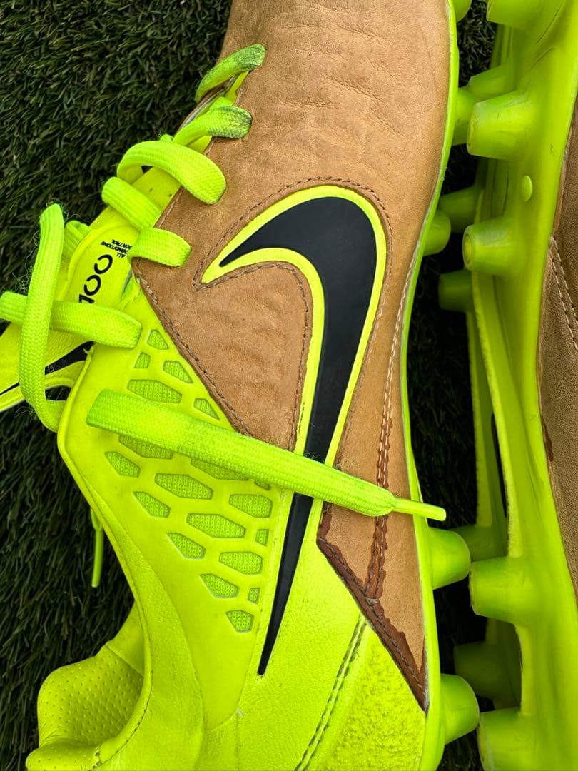 ナイキ マジスタ オーパス HG-E(ブラウン×蛍光イエロー)