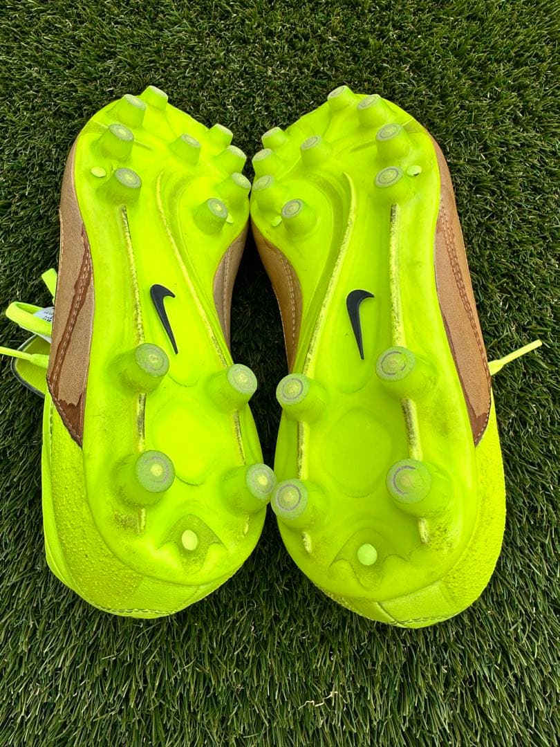 ナイキ マジスタ オーパス HG-E(ブラウン×蛍光イエロー)