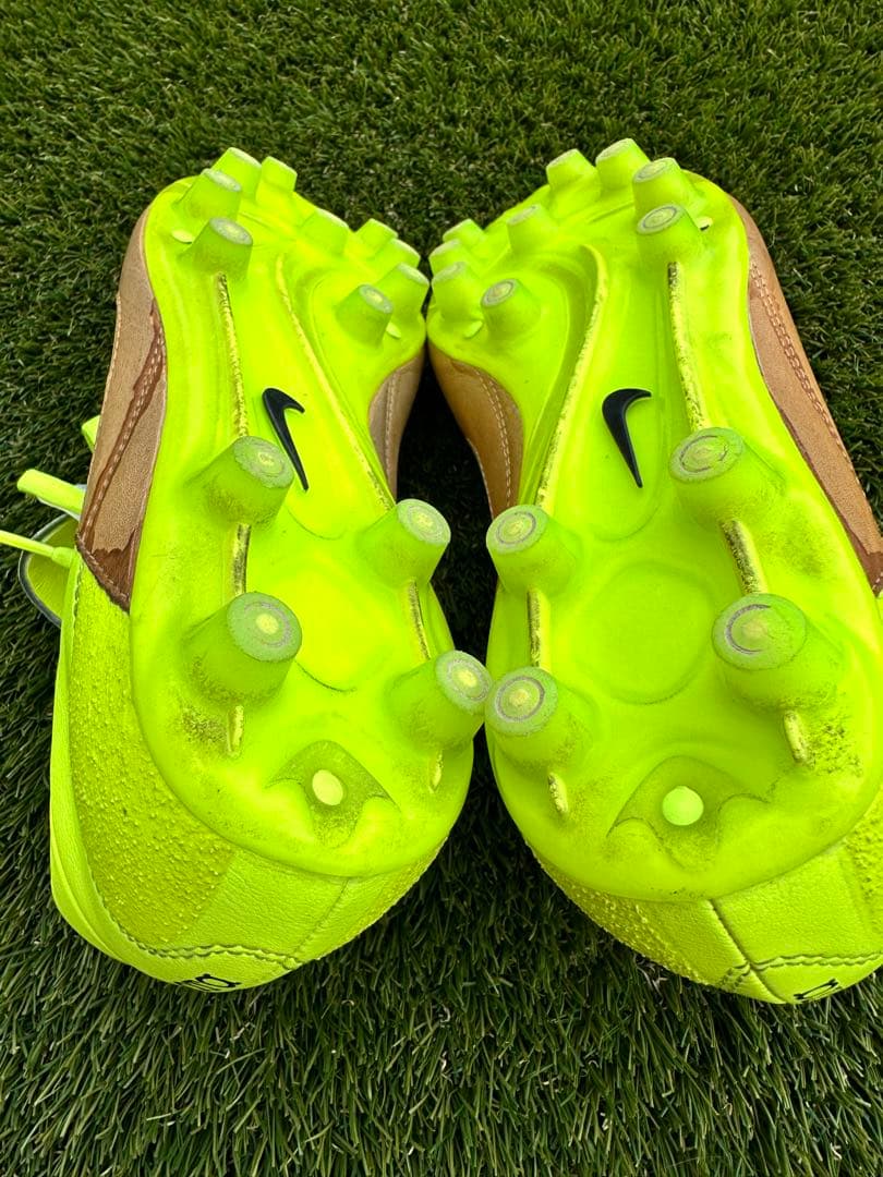 ナイキ マジスタ オーパス HG-E(ブラウン×蛍光イエロー)