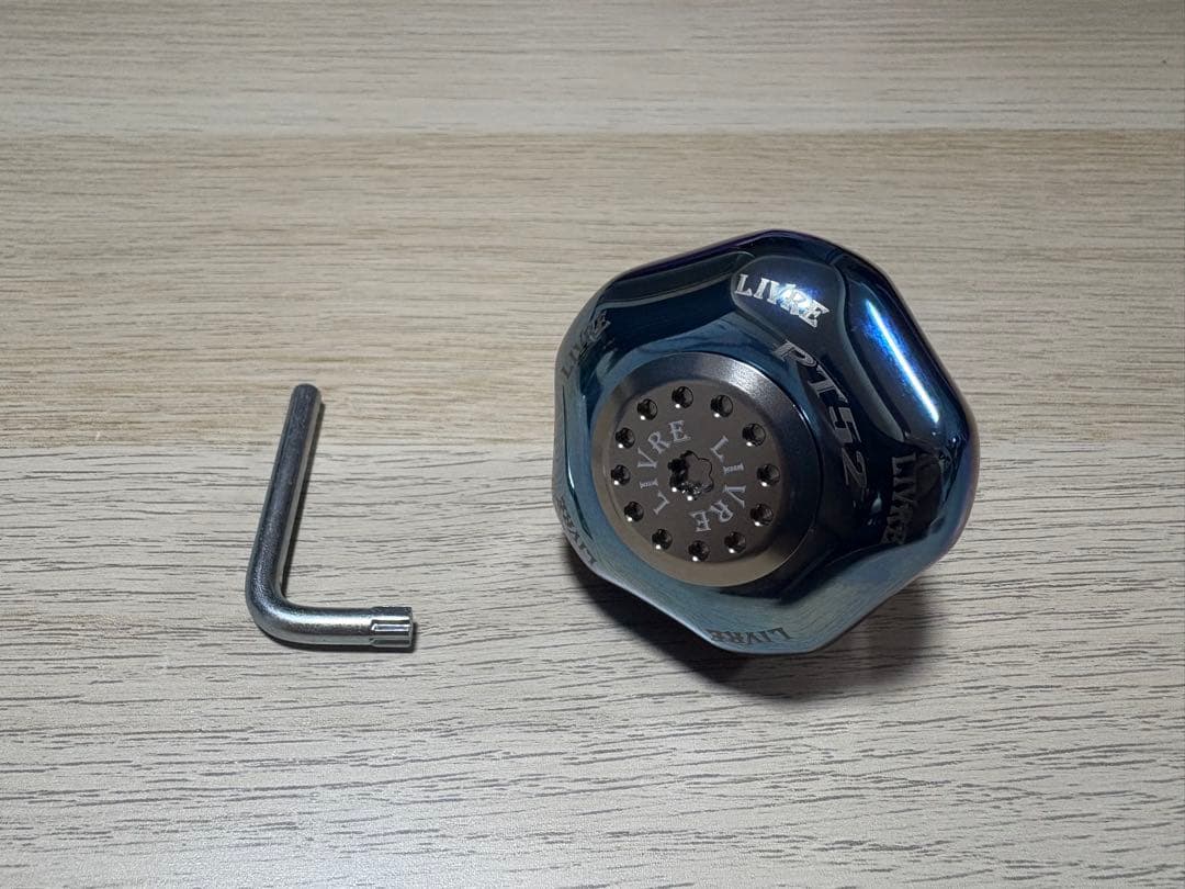 LIVRE リブレ ハンドルノブ PT52 ファイヤー&チタン ダイワL用