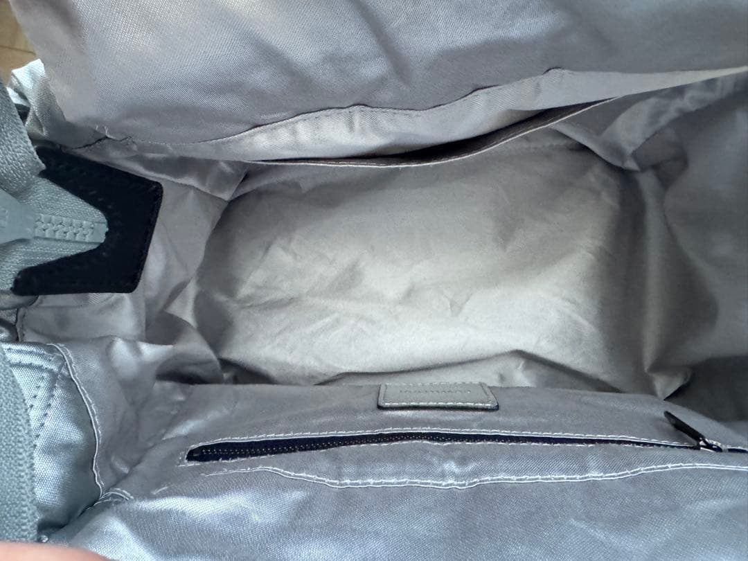 シルバー キルティング ボディバッグ ダブルループ