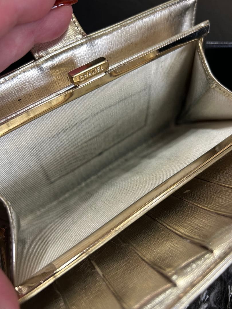 CHANEL ゴールド 二つ折り長財布 ガマ口　箱付き