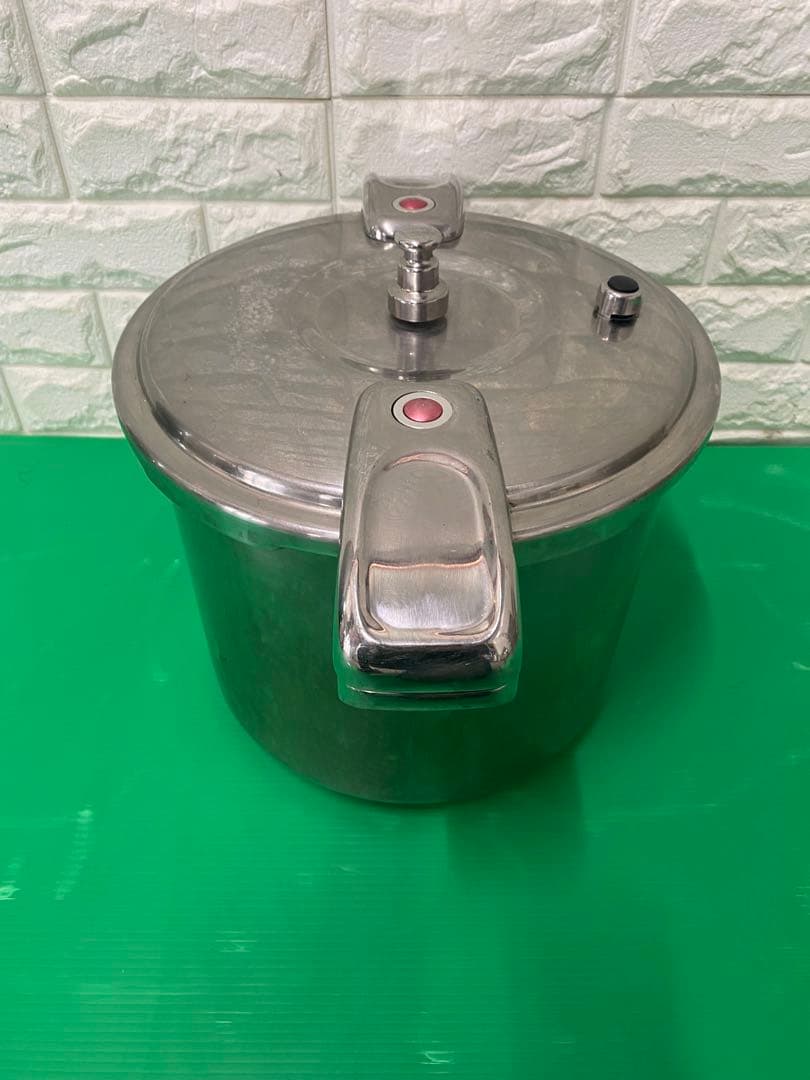 ワンダーシェフの業務用両手圧力鍋