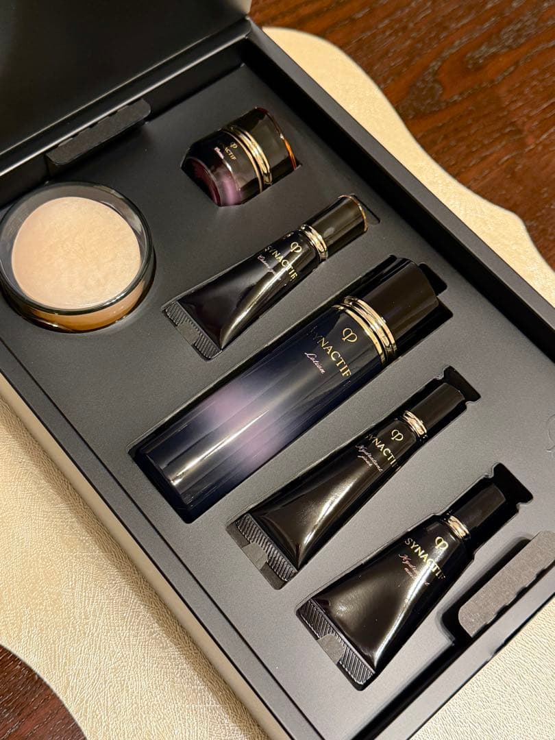 クレ・ド・ポー ボーテ シナクティフ コフレ シナクティフ 2025