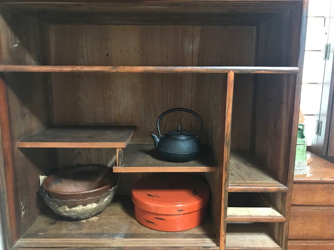 古い黒柿の茶ダンス、茶箪笥。