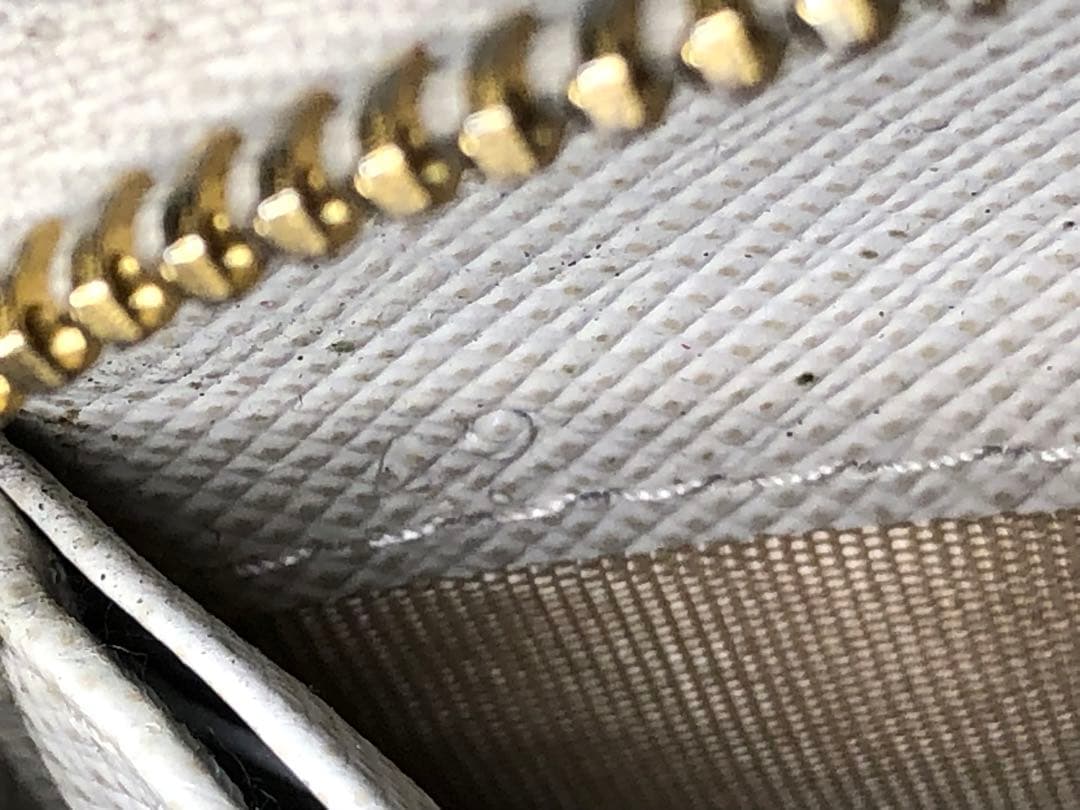 mimi様専用 超美品 PRADA ラウンドファスナー 金属素材 オフホワイト