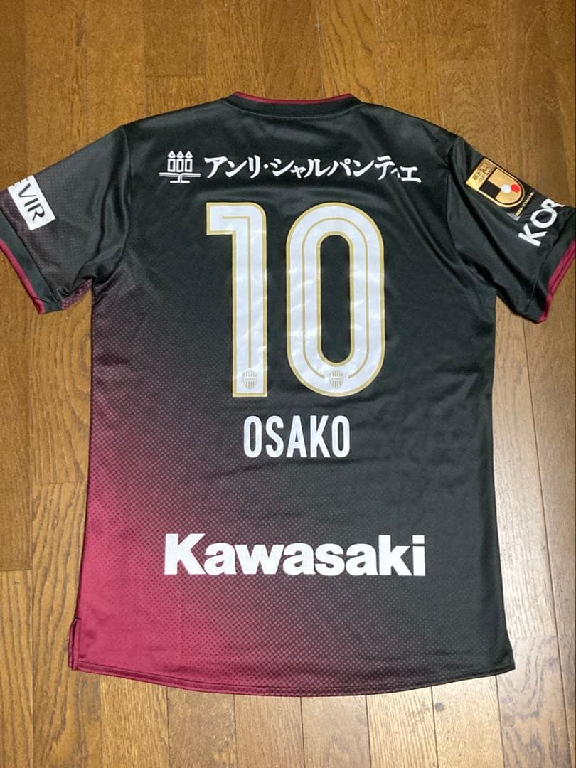 【美品】asics ヴィッセル神戸レプリカユニフォーム　ホーム半袖　グッズ付き