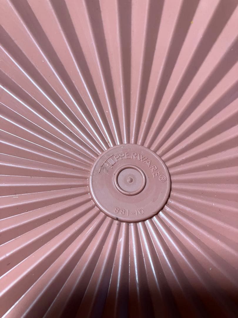 Tupperware ピンク 円形保存容器