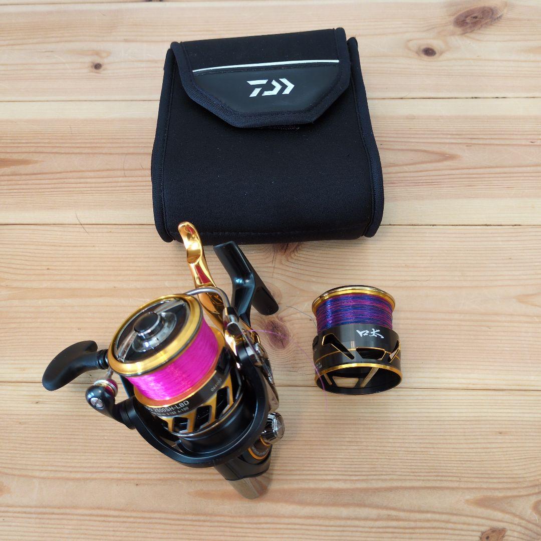 ダイワ 18トーナメント ISO 2500SH-LBD 口太スプール付