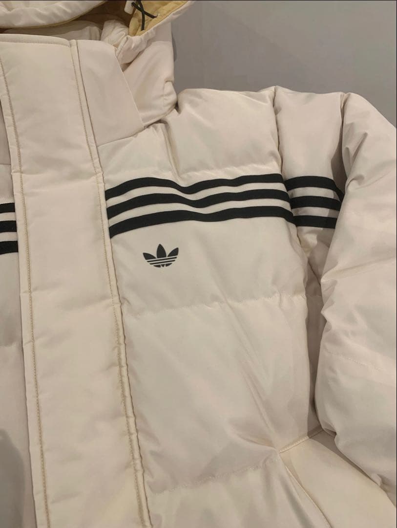 新品XL Adidasパファージャケット メンズ ホワイト JN7476