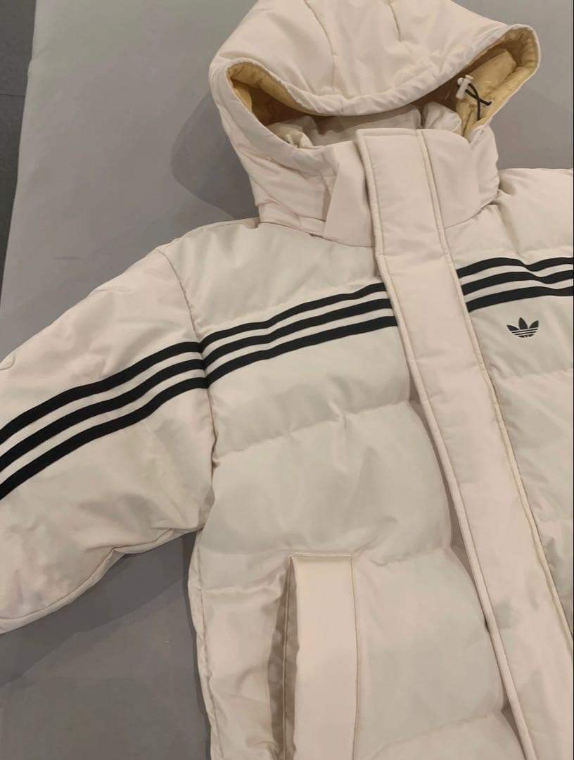 新品XL Adidasパファージャケット メンズ ホワイト JN7476