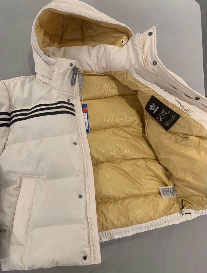 新品XL Adidasパファージャケット メンズ ホワイト JN7476