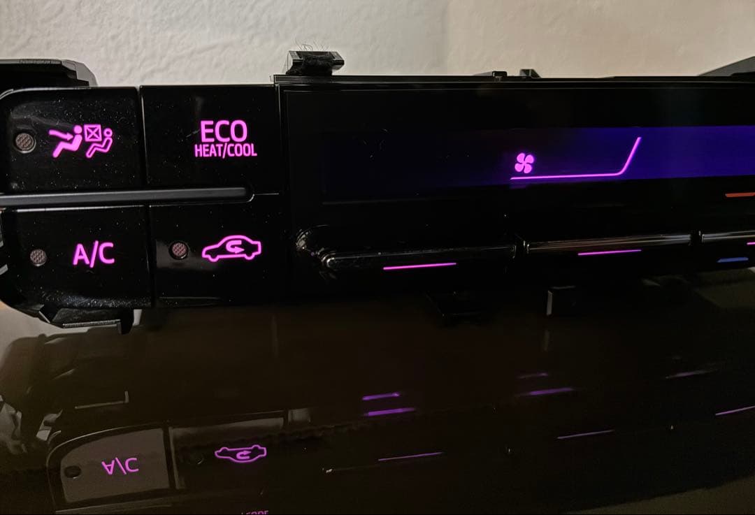 ZVW50プリウス　前期　後期　エアコンパネル　スイッチ　LED打ち替え済み　1