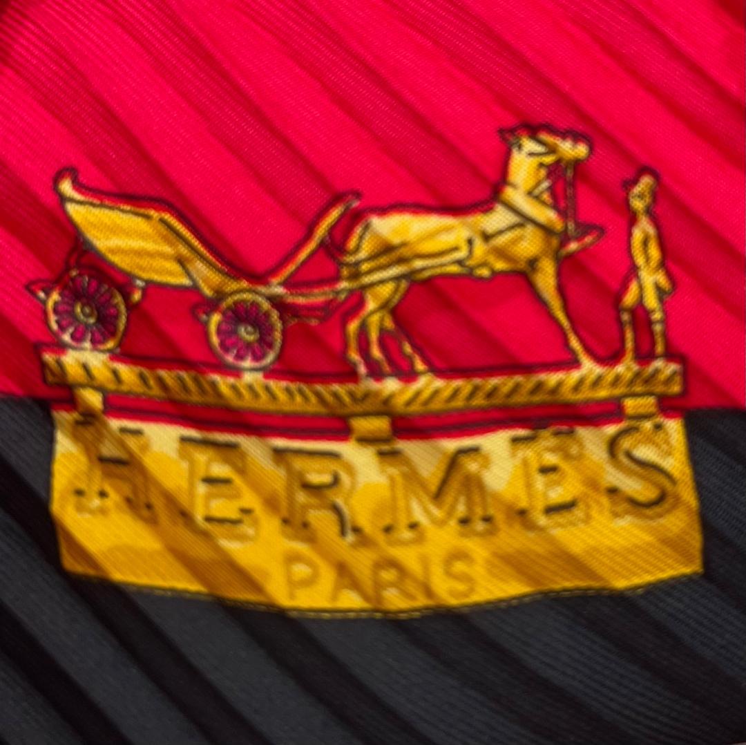 エルメス　HERMES カレ プリーツスカーフ レッド　ブラック