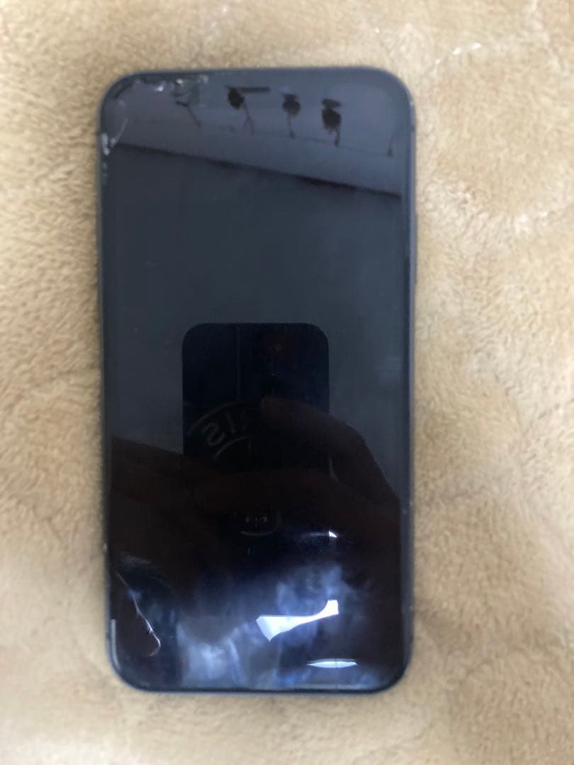 iPhone11 ブラック ヒビ、液漏れ左上 simフリー