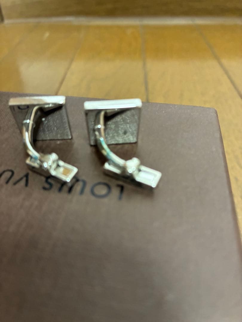 LOUIS VUITTON カフス