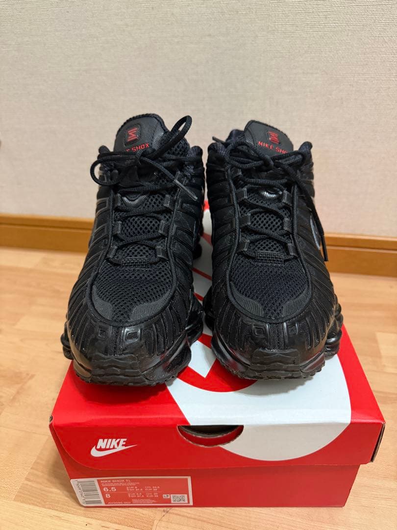 NIKE Shox ブラックスニーカー　24.5センチ