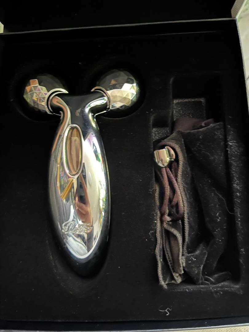 ReFa 美顔ローラー 鏡面仕上げ - メルカリ