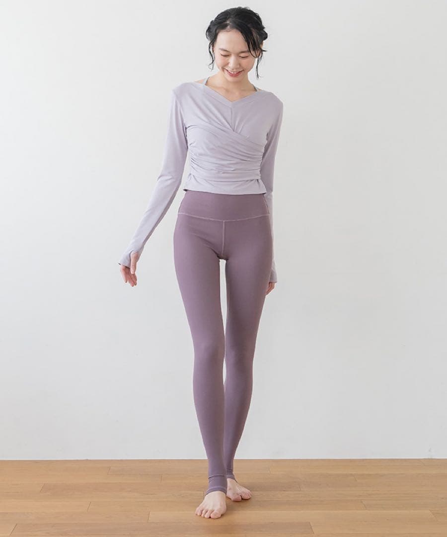 【新品タグ付】SUKALA カップ付きギャザークロスロングスリーブトップス M