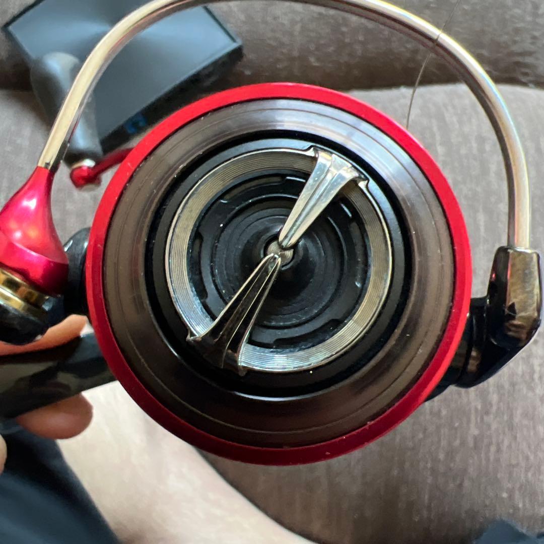 AEGIS 2505F スピニングリール ブラック/レッド