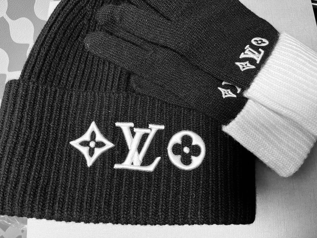 新品未使用品　Louis Vuitton LVロゴニット帽
