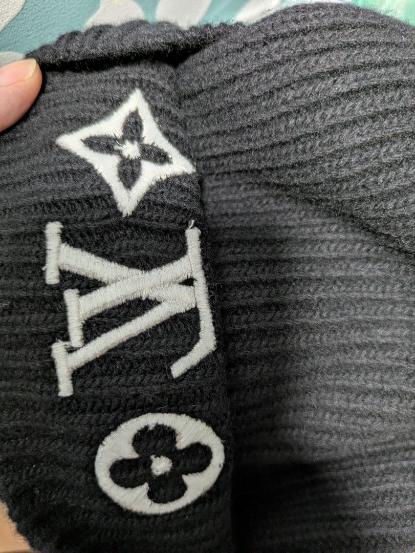 新品未使用品　Louis Vuitton LVロゴニット帽