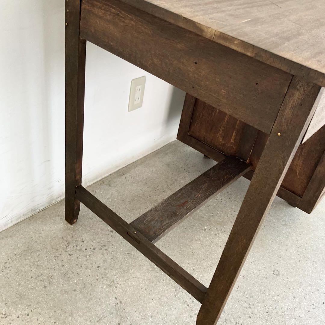 レトロな片袖机