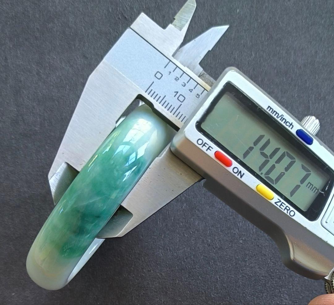 日本鑑別書付:青翡翠】ミャンマー産青翡翠のバングル（内径55ミリ弱）8616